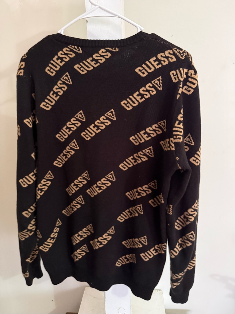 GUESS Logo Sweater - Picture 6 of 9